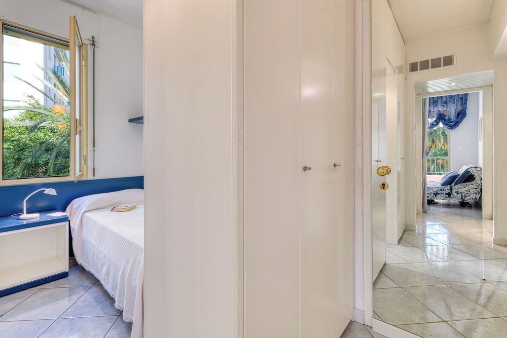 Family Apartment, Multiple Bedrooms (Imperiale Residence Bilocale)