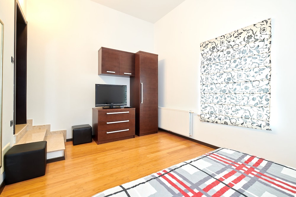 Apartment, 1 Bedroom, Pool Access