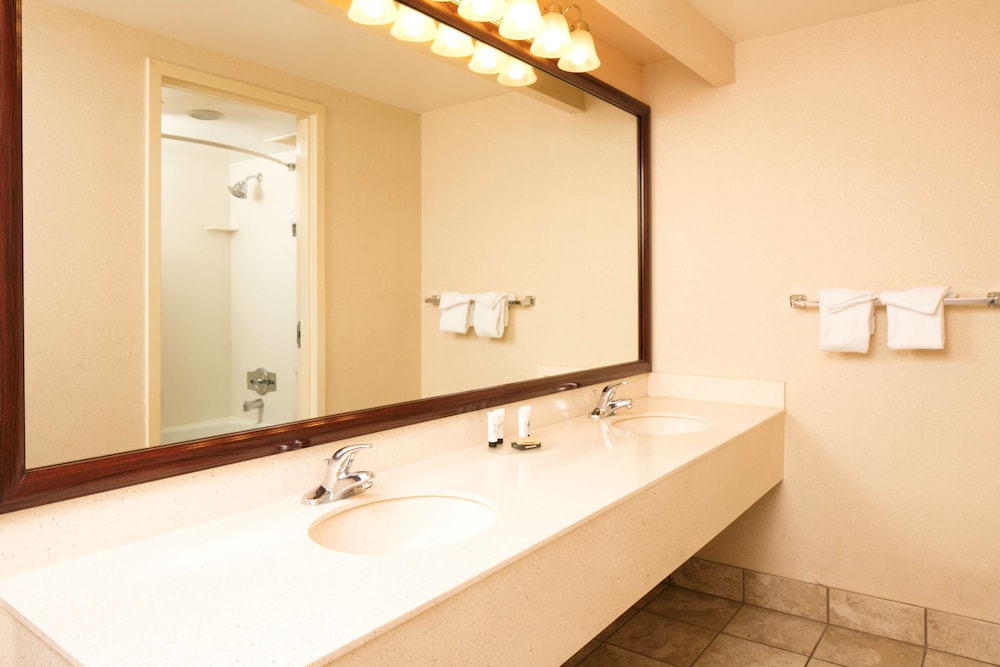 Junior Suite, 2 Queen Beds, Non Smoking photo 3