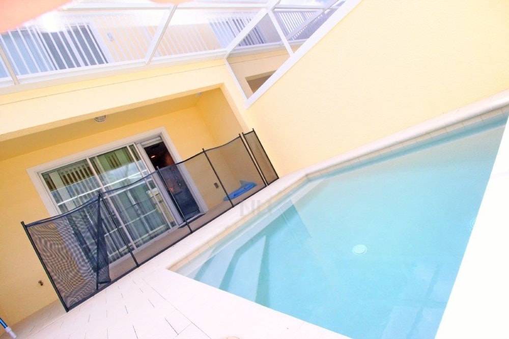 Family Townhome, Private Pool, Garden Area photo 2