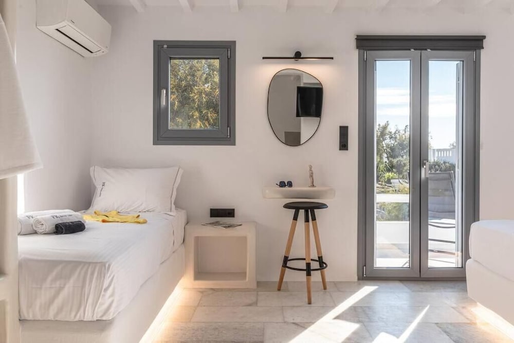 Suite, Sea View