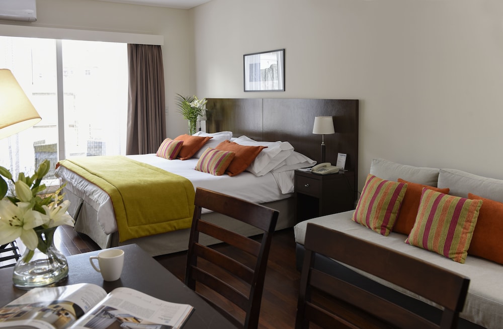Junior Double Room, 1 King Bed photo 3