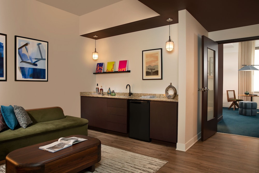 Suite, 1 Bedroom - Photo 4