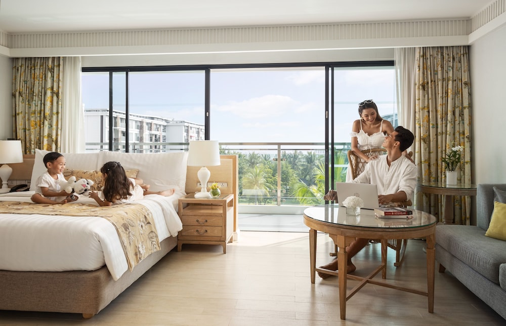 Family Suite, Pool View photo 2