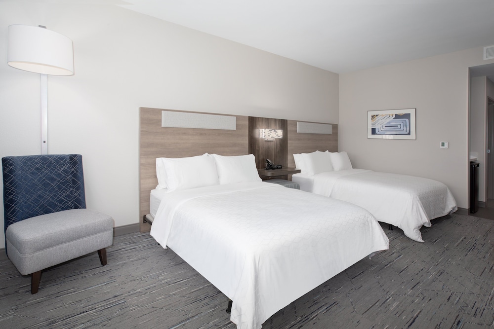 Standard Room, 2 Queen Beds, Accessible Bathtub (Mobility) photo 1