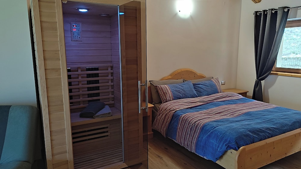 Deluxe Studio, Lake View