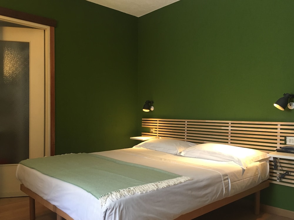 Economy Double or Twin Room photo 3