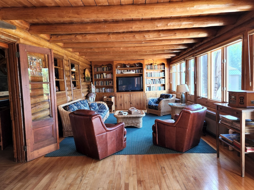 Deluxe Cabin photo 2