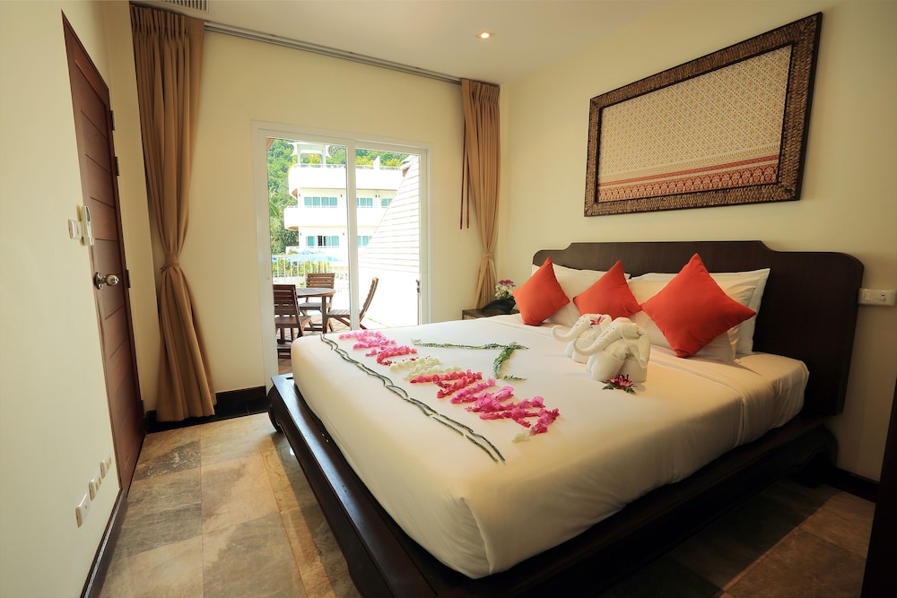Two Bedroom Junior Suite - Photo 6
