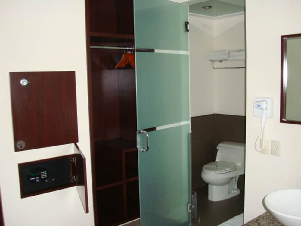 Traditional Room, 1 King Bed photo 2
