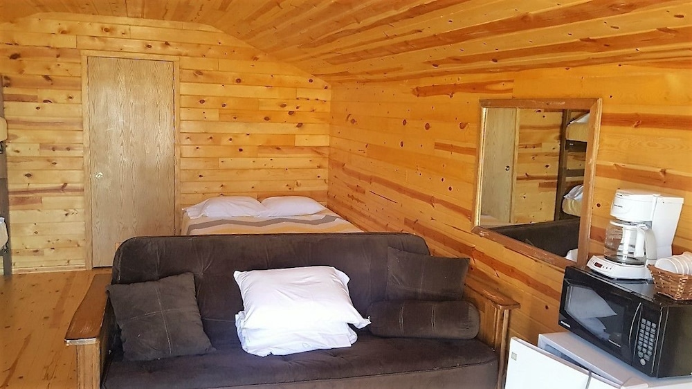 Family Cabin,(No Bath) (Individual Pricing but 18 connects with 17) photo 2