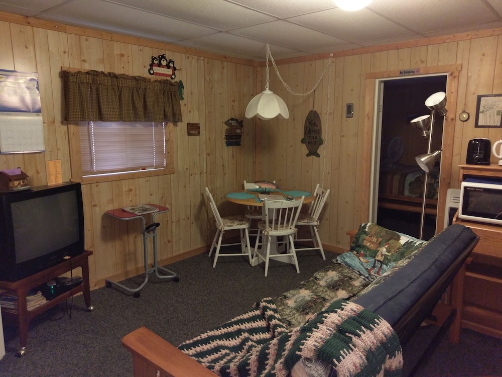 Deluxe Cabin, 2 Double Beds (Cabin #7) photo 1