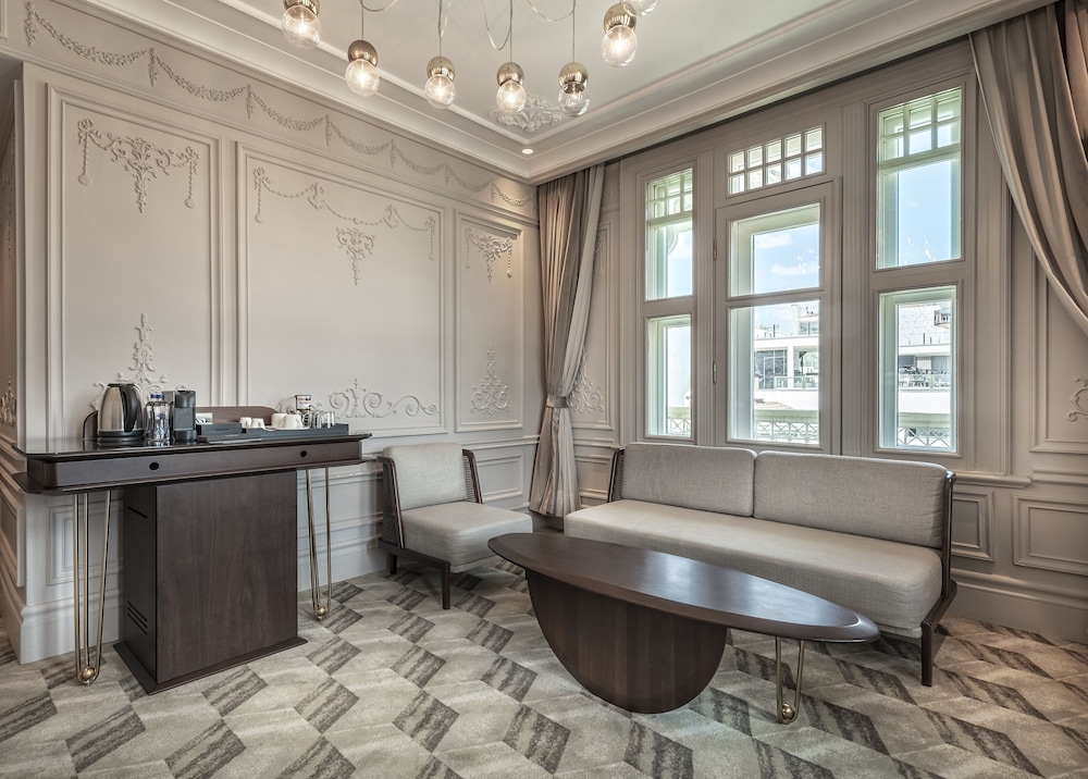 Deluxe Bosphorus Suite, Partial Sea View