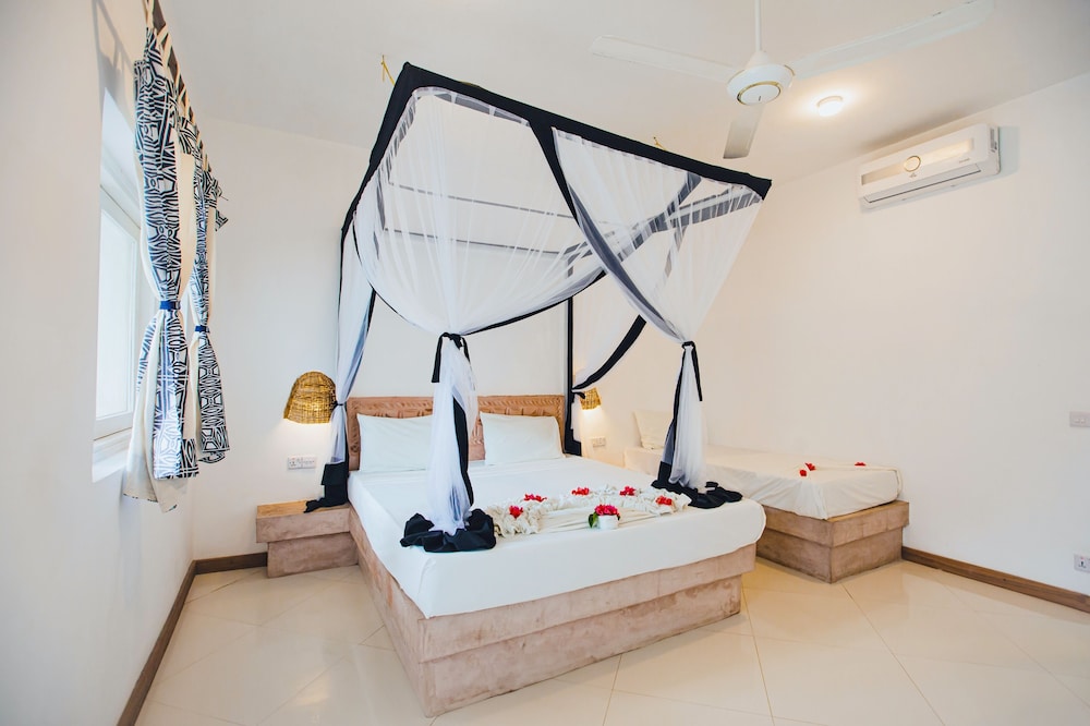Classic Room, 1 Bedroom, Pool View photo 3