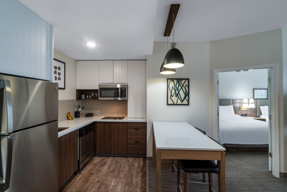 Suite, 1 Bedroom, Accessible, Kitchen (Communications) - Photo 3