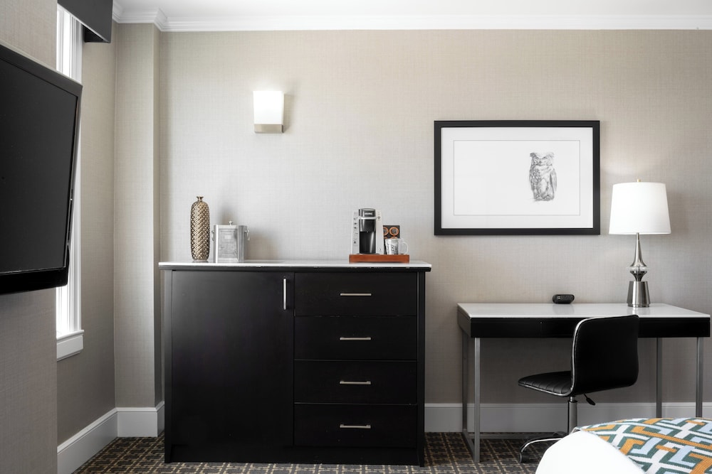 Standard Room, 1 King Bed, Accessible (Private Access to Patio) - Photo 6