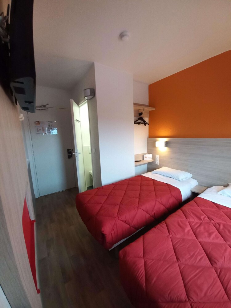 Standard Room, 2 Twin Beds - Photo 8