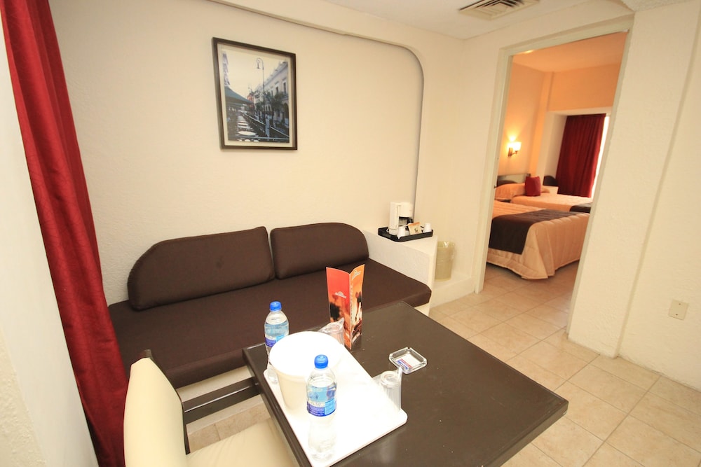 Standard Room 2 Beds - Photo 2