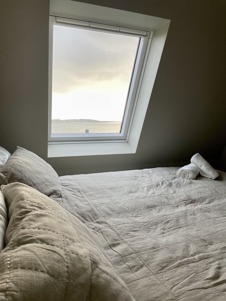 Seaview Single Room (1209)