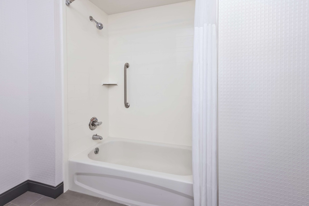 Room, 2 Queen Beds, Accessible - Photo 2
