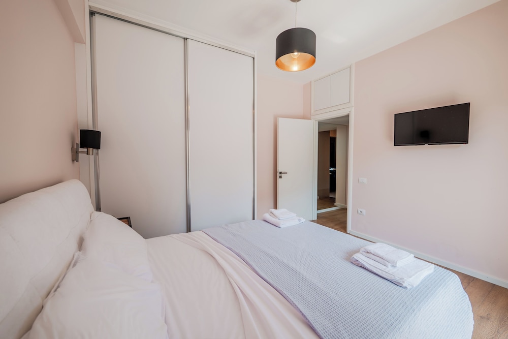 One Bedroom 106,107- Street View