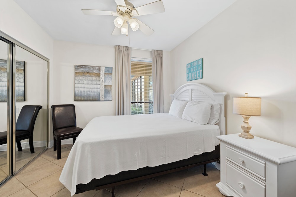 Executive Condo, Balcony, Beach View photo 3