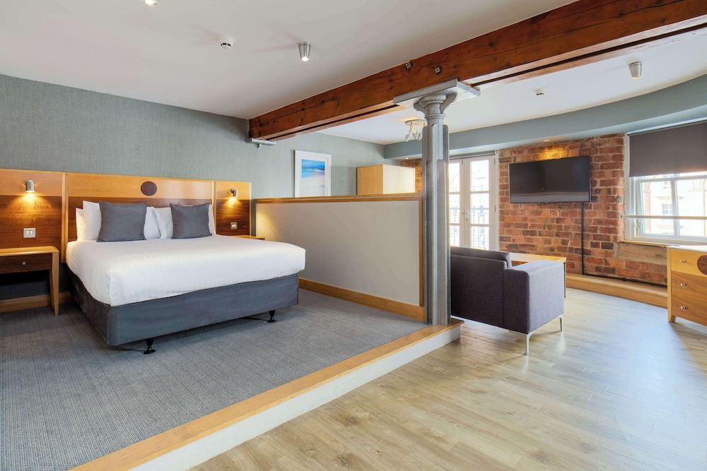 Suite, 1 Double Bed, Non Smoking (Larger Room;with Sofabed) - Photo 1