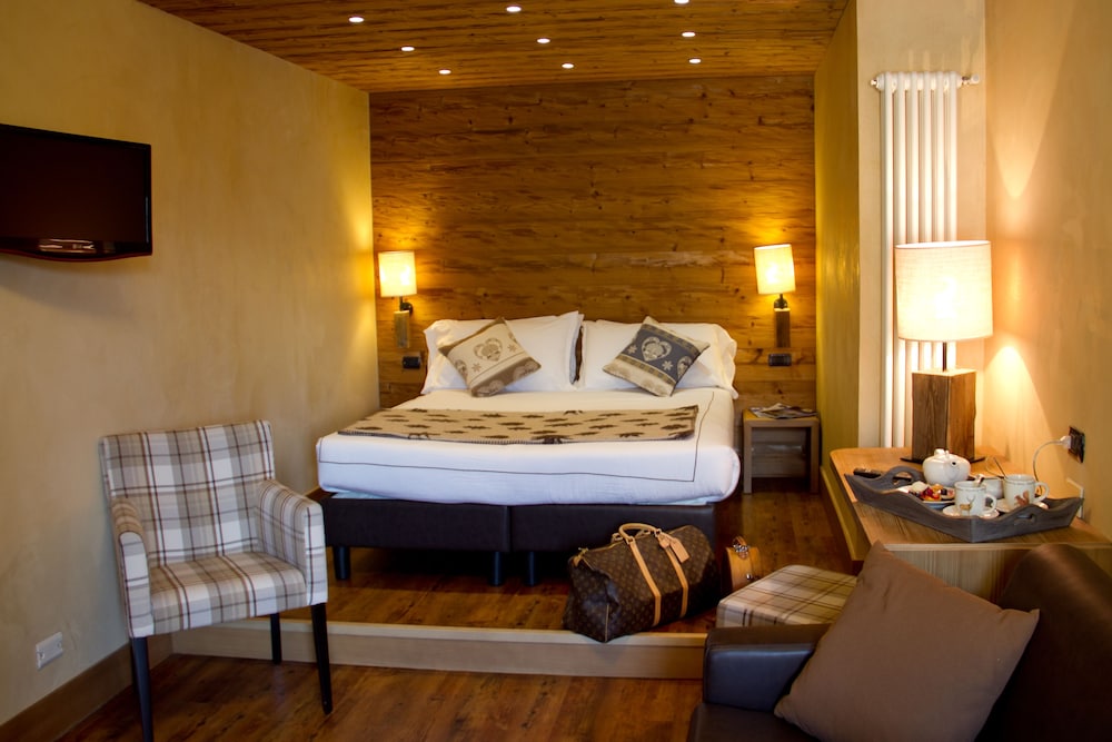 Superior Double or Twin Room photo 2