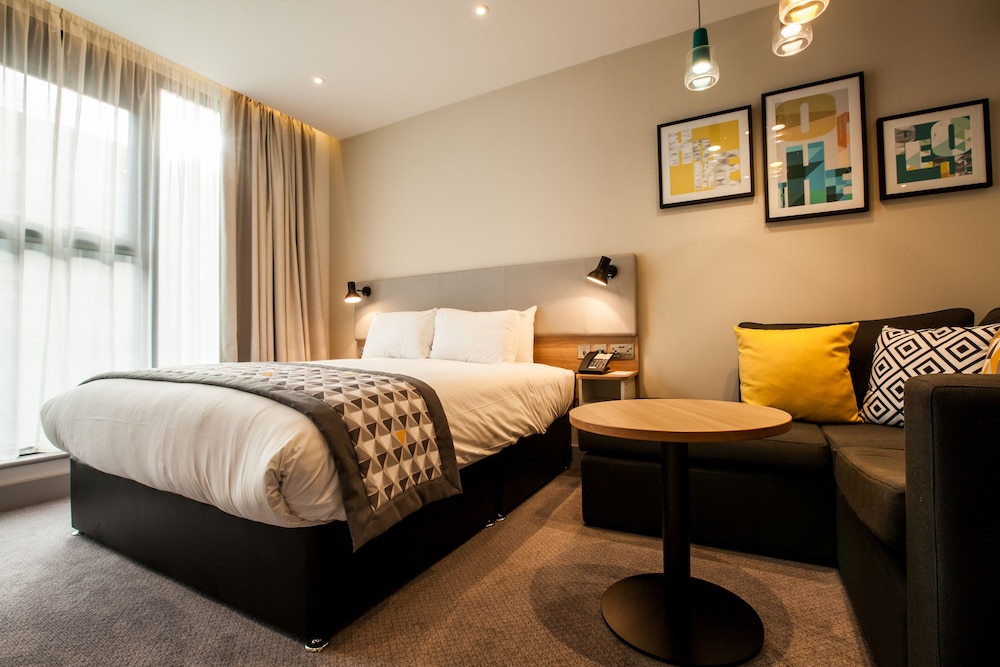 Premium Room, 1 King Bed - Photo 9