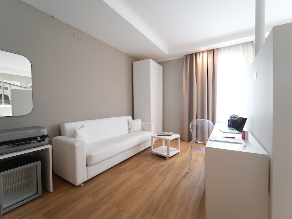 Junior Suite, 1 King Bed - Photo 3