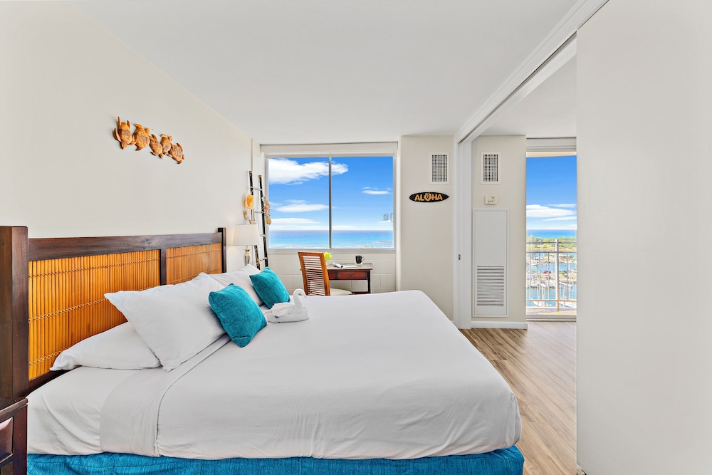 Ocean View 1BR at Ilikai Marina: Apartment, 1 Bedroom, Ocean View (Ilikai Marina (0124)) photo
