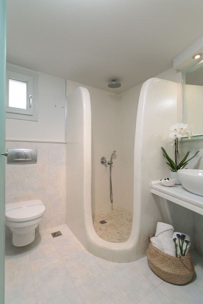 Superior Suite - Photo 10