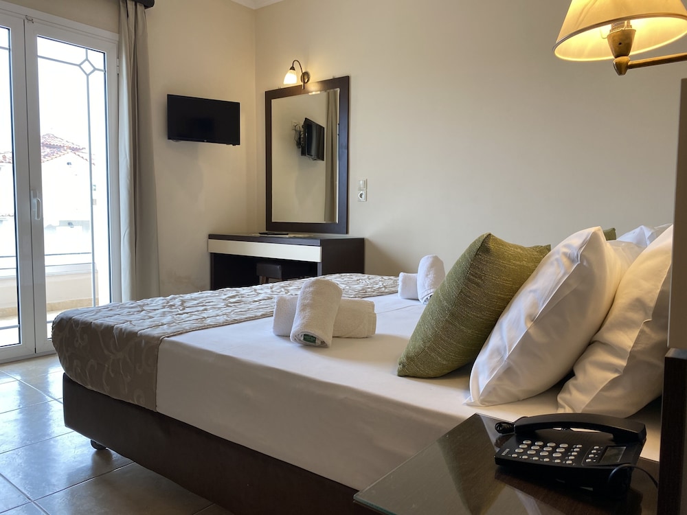 Apartment, 2 Bedrooms, Partial Sea View