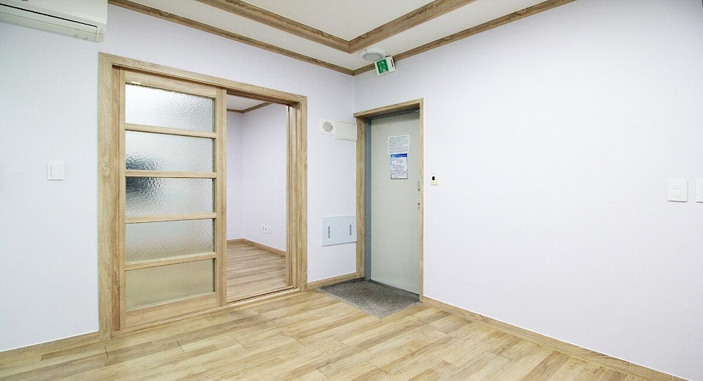 C4 1.5room (Room 1 + Living Area + Bathroom) photo 3