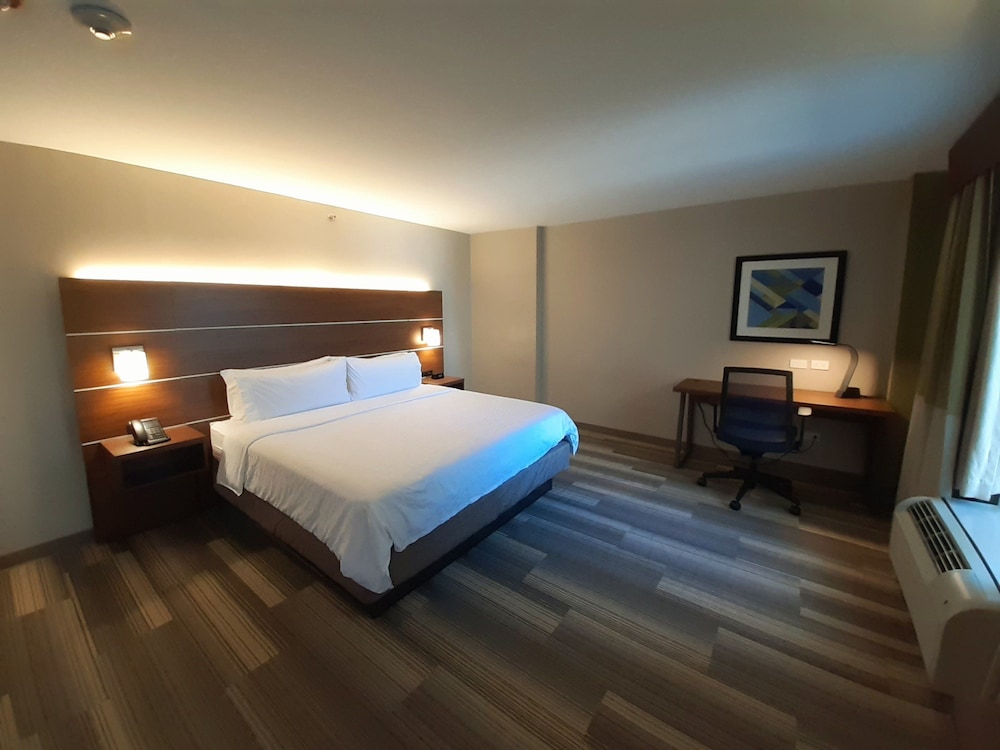 Suite, 1 King Bed, Accessible, Non Smoking (Communications) - Photo 5