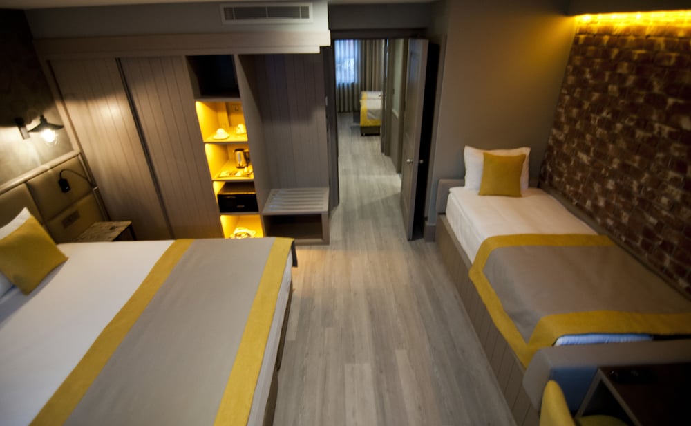 Annex Junior Family Suite, 2 Bedroom photo 2