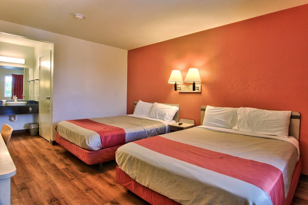 Deluxe Room, 2 Double Beds, Non Smoking, Refrigerator & Microwave