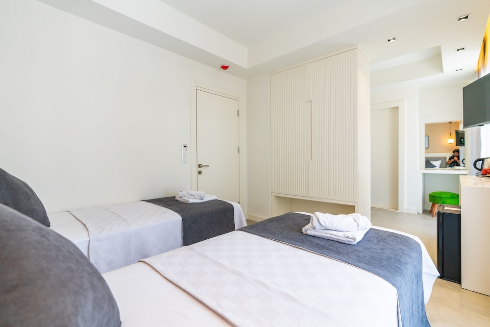 Deluxe Twin Room - Photo 2