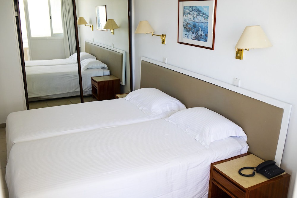 Economy Apartment, 2 Bedrooms, Partial Ocean View