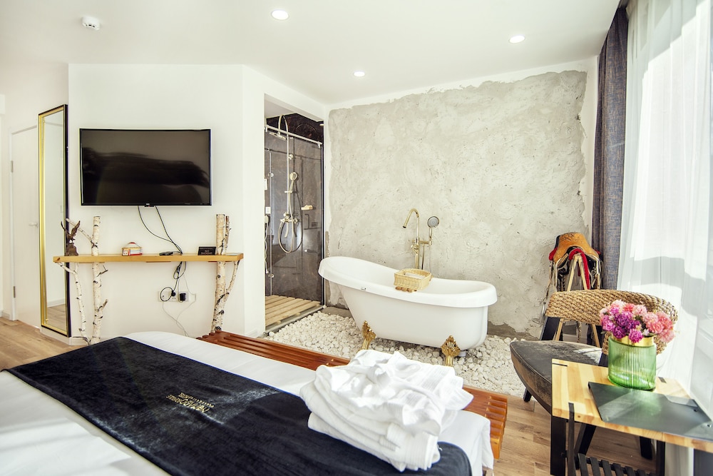 Superior Double Room Single Use photo 3