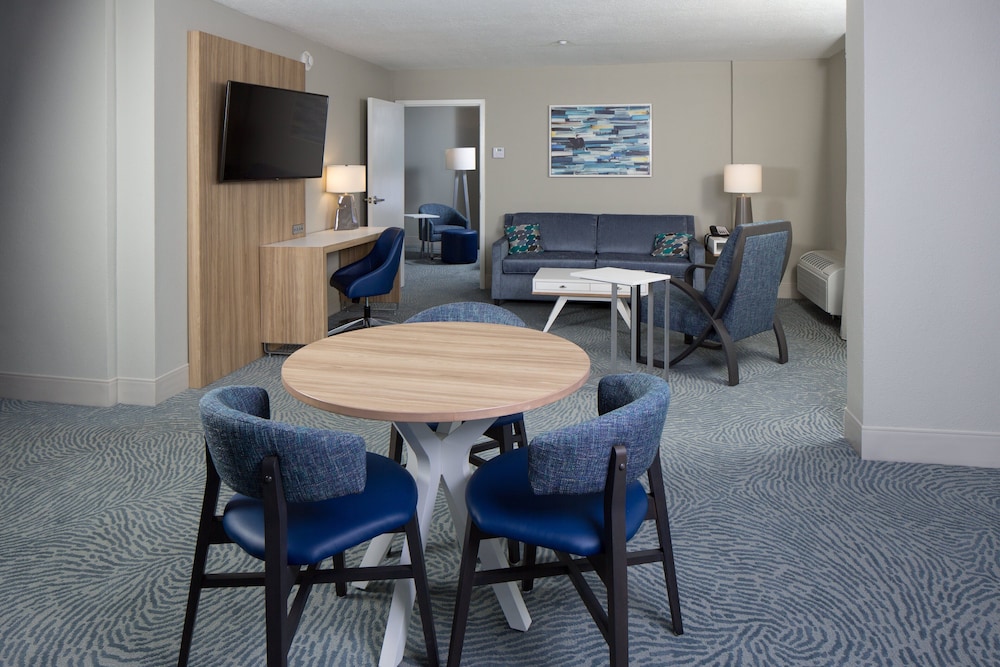 Suite, 1 Bedroom, Kitchen, Oceanfront - Photo 1