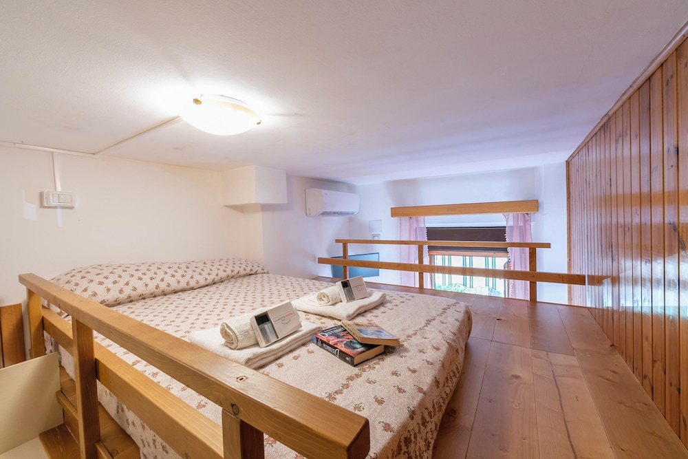 Family House, 1 Bedroom, Sea Facing (Casa Di Paolo 50m From Beach)