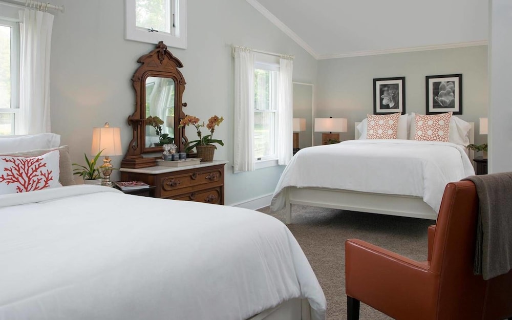 Room, 2 Queen Beds photo 1
