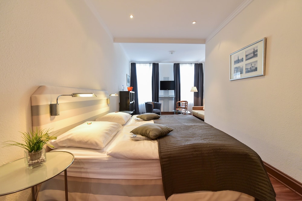 Basic Double Room Single Use - Photo 3
