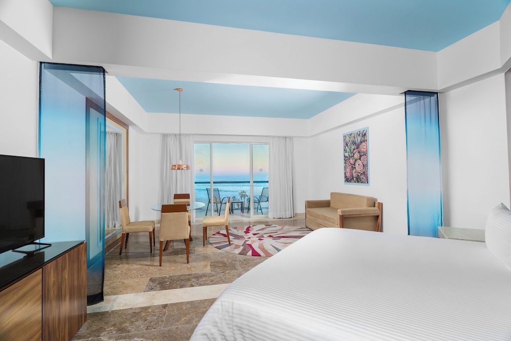 Altitude Governor Suite Ocean View photo 2