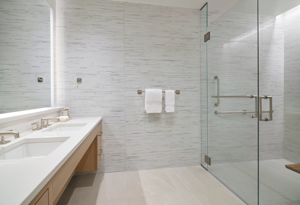 Mobility Accessible Cirque Two Bedroom Premium Residence, Transfer Tub
