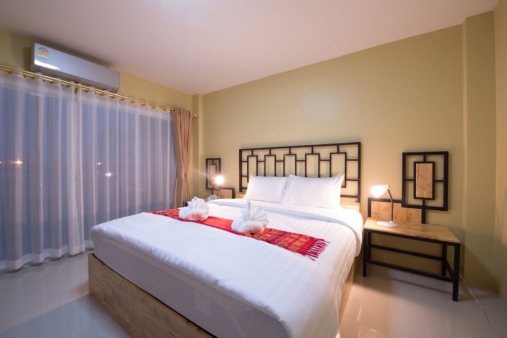 Basic Room, 1 King Bed, Non Smoking, Lanai - Photo 6