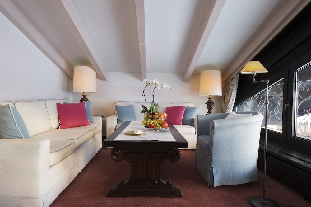 Suite, Fireplace photo 3