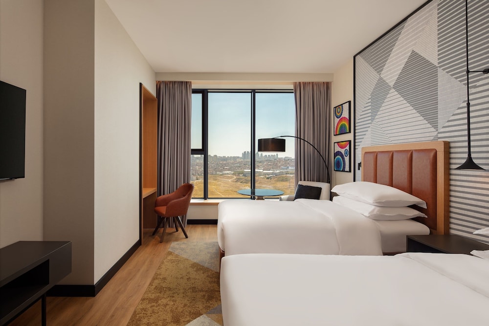 Deluxe Room, 2 Twin Beds, City View