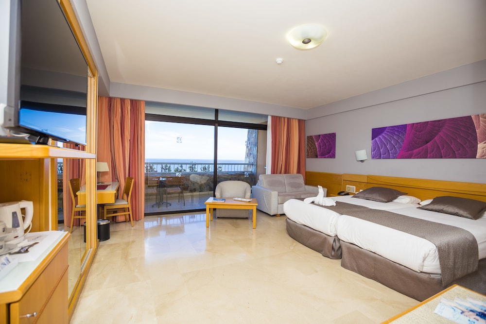 Standard Room, Sea View (3 Adults) photo 2